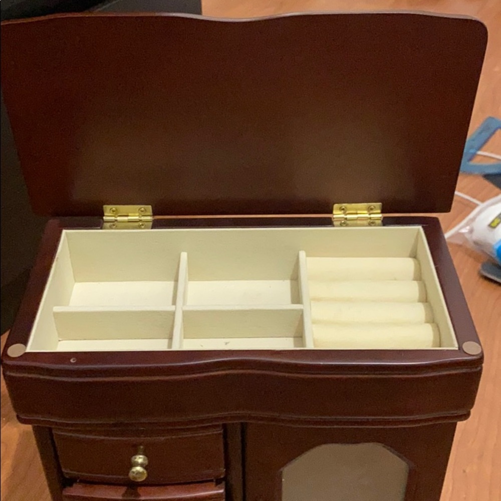 Jewelry box - Picture 3 of 3